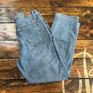Judy Blue Boyfriend Fit Distressed Medium Wash. Size 7/28
